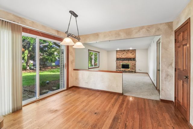 733 Buttonwood Circle SE, Naperville, IL 60540
