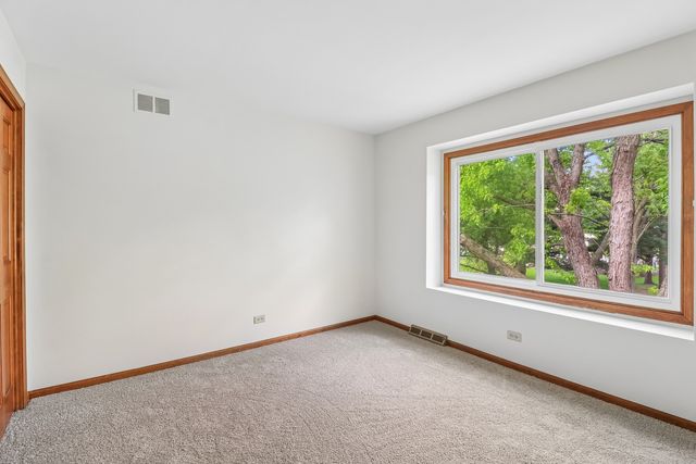 733 Buttonwood Circle SE, Naperville, IL 60540