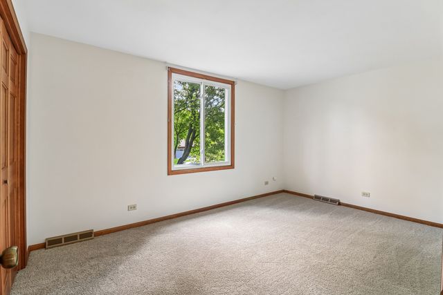 733 Buttonwood Circle SE, Naperville, IL 60540