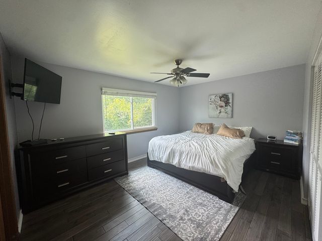 2833 Apple Avenue, Waukegan, IL 60085