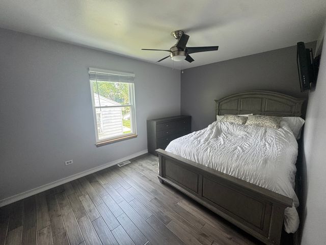 2833 Apple Avenue, Waukegan, IL 60085