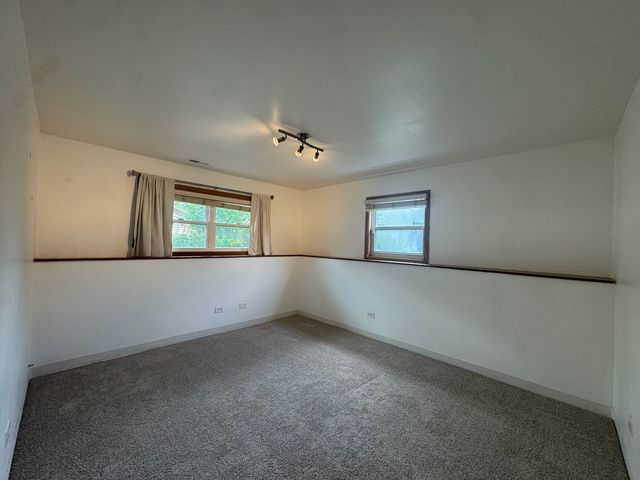 2833 Apple Avenue, Waukegan, IL 60085