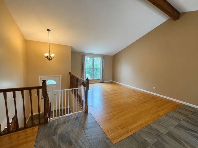 2833 Apple Avenue, Waukegan, IL 60085