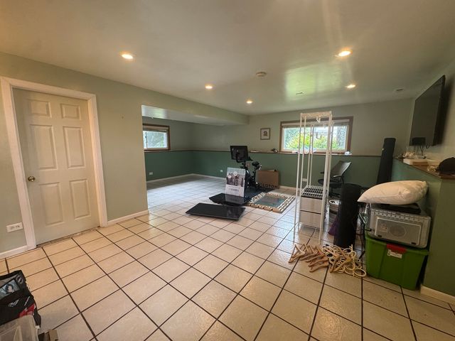 2833 Apple Avenue, Waukegan, IL 60085