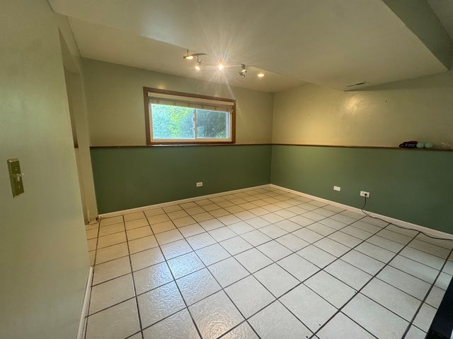 2833 Apple Avenue, Waukegan, IL 60085