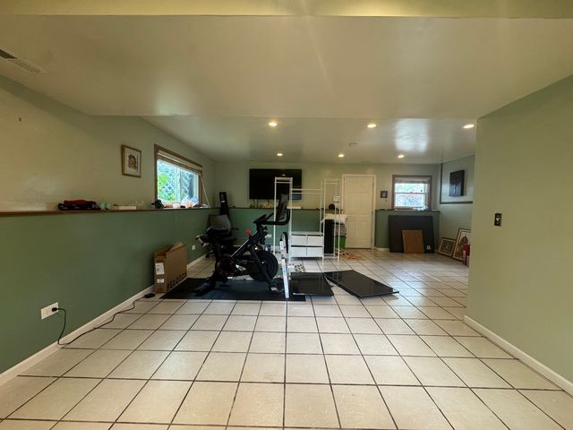 2833 Apple Avenue, Waukegan, IL 60085