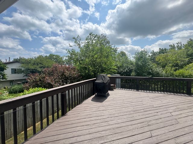 2833 Apple Avenue, Waukegan, IL 60085