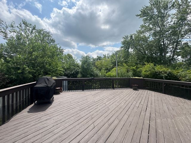2833 Apple Avenue, Waukegan, IL 60085