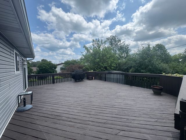 2833 Apple Avenue, Waukegan, IL 60085
