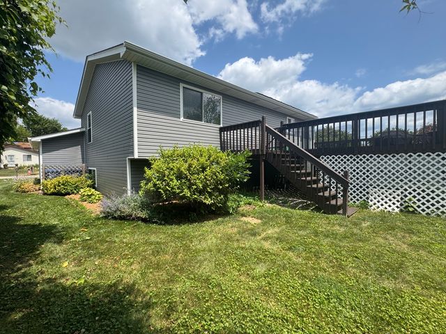 2833 Apple Avenue, Waukegan, IL 60085