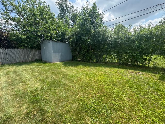 2833 Apple Avenue, Waukegan, IL 60085