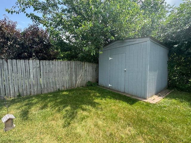2833 Apple Avenue, Waukegan, IL 60085