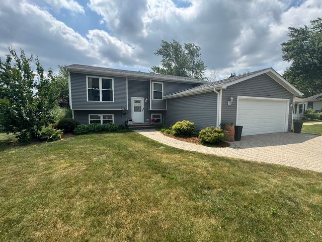 2833 Apple Avenue, Waukegan, IL 60085