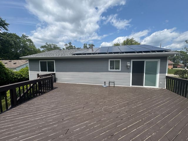 2833 Apple Avenue, Waukegan, IL 60085