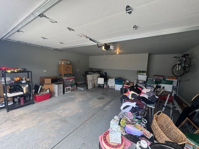 2833 Apple Avenue, Waukegan, IL 60085