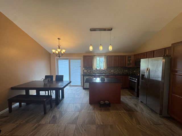 2833 Apple Avenue, Waukegan, IL 60085