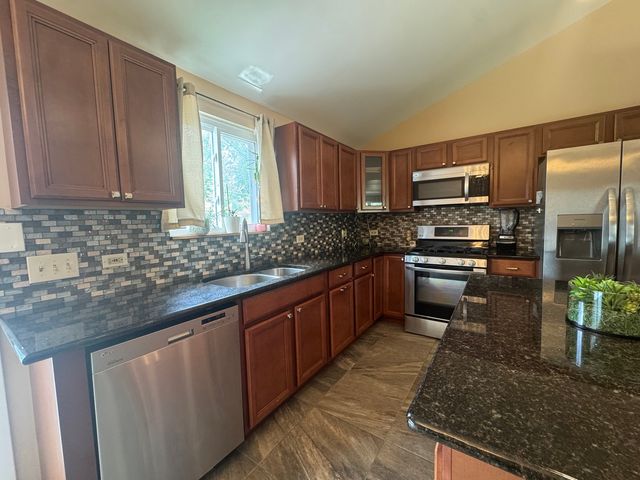 2833 Apple Avenue, Waukegan, IL 60085
