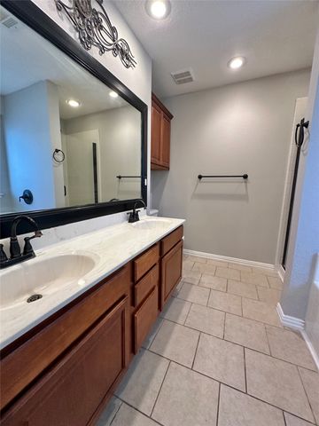 4905 Spur Ridge Court, Fort Worth, TX 76244