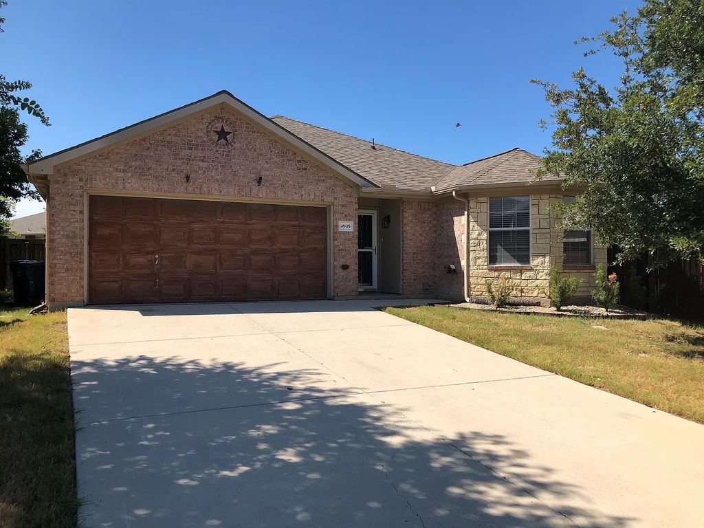 4905 Spur Ridge Court, Fort Worth, TX 76244