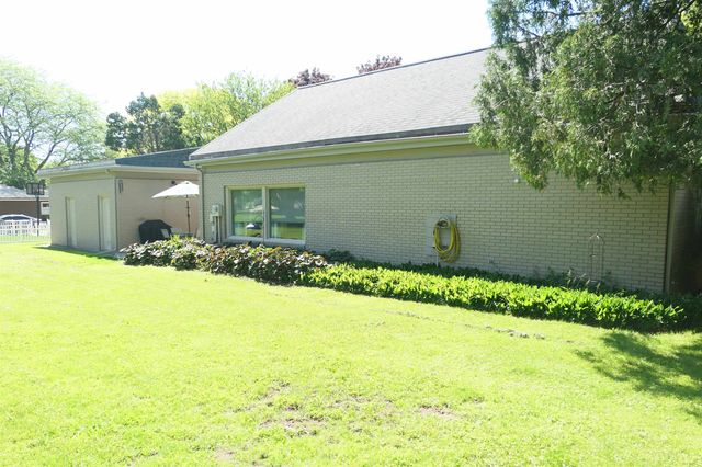 1006 Falkirk Road, Alma, MI 48801