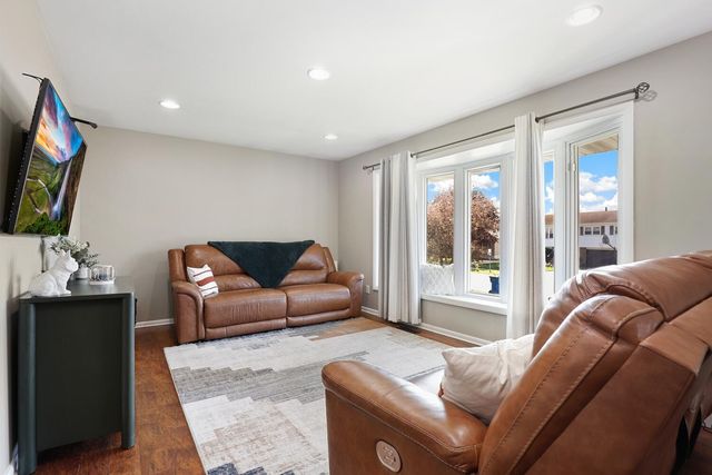 806 Harrison Place, Dyer, IN 46311