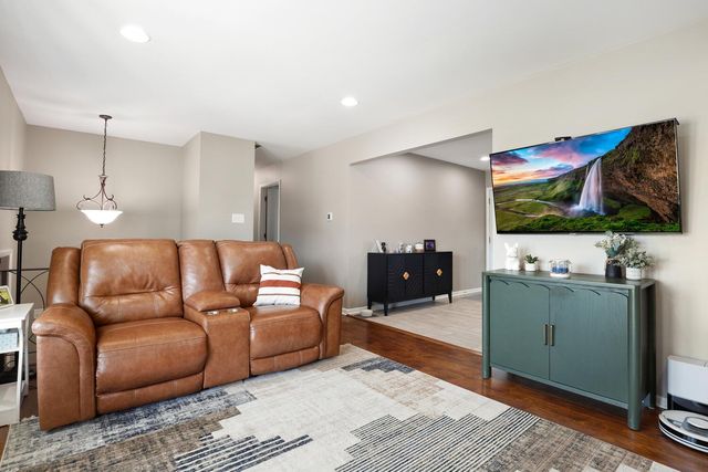 806 Harrison Place, Dyer, IN 46311