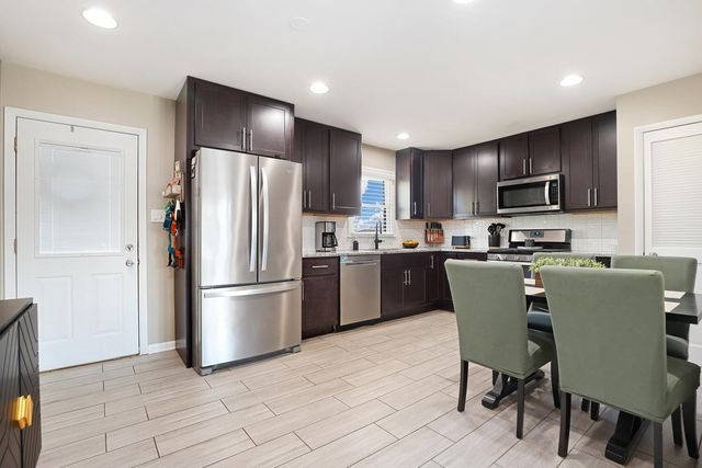 806 Harrison Place, Dyer, IN 46311