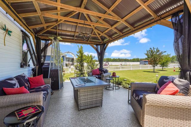 366 Allsbrook Rd., Loris, SC 29569