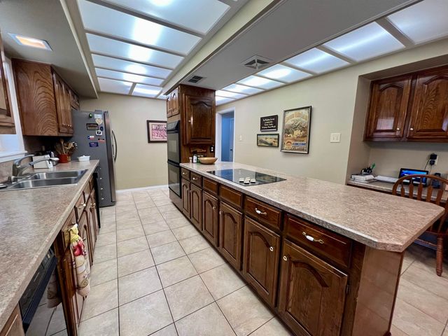 1809 Woodvine St, Longview, TX 75604