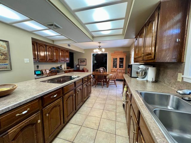 1809 Woodvine St, Longview, TX 75604