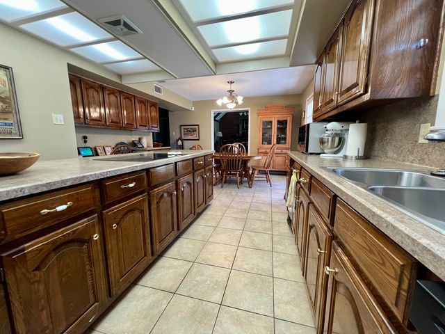 1809 Woodvine St, Longview, TX 75604