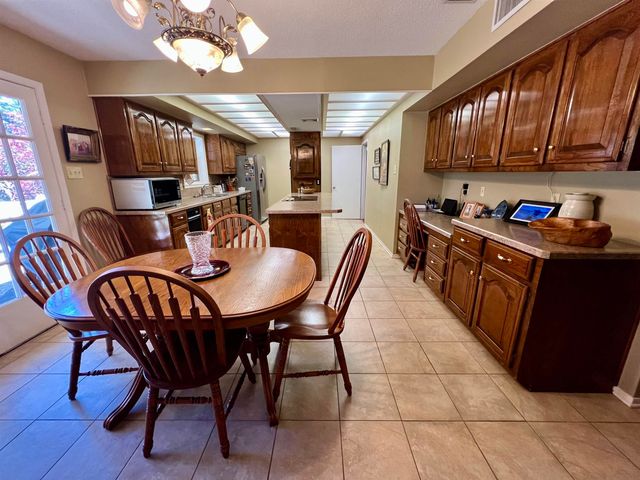 1809 Woodvine St, Longview, TX 75604