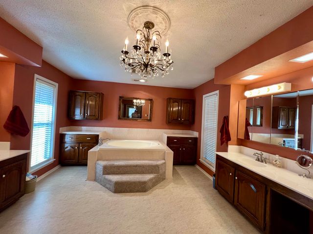 1809 Woodvine St, Longview, TX 75604