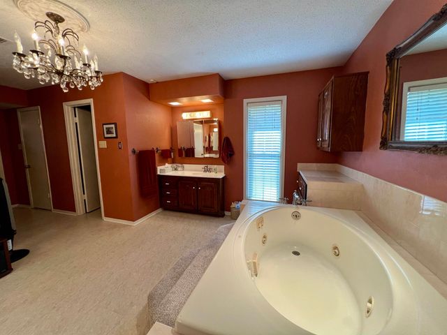 1809 Woodvine St, Longview, TX 75604