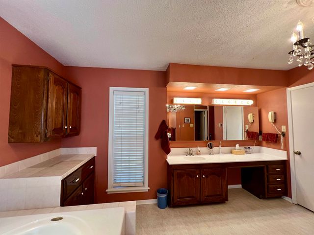 1809 Woodvine St, Longview, TX 75604