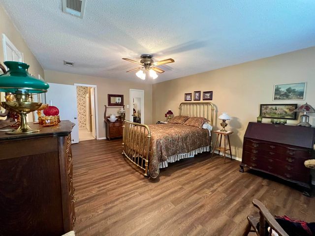 1809 Woodvine St, Longview, TX 75604