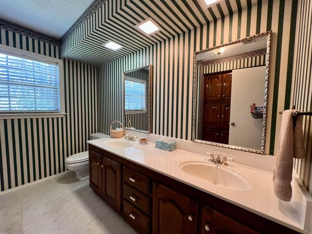 1809 Woodvine St, Longview, TX 75604