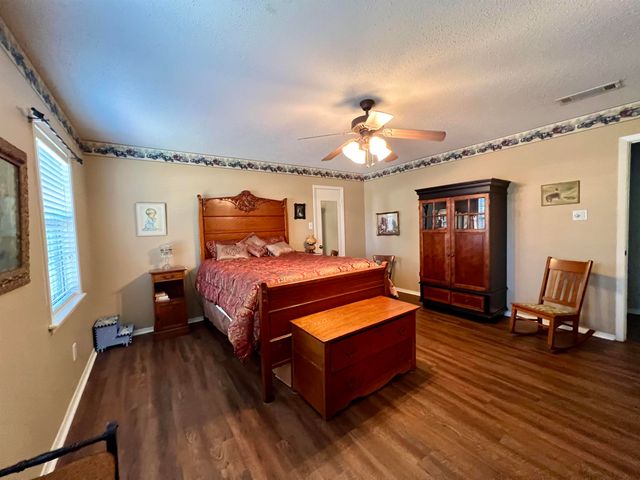 1809 Woodvine St, Longview, TX 75604