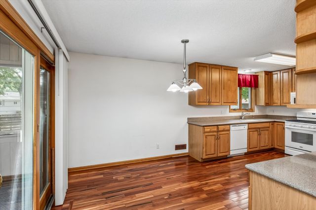 4746 141st Street W, Apple Valley, MN 55124