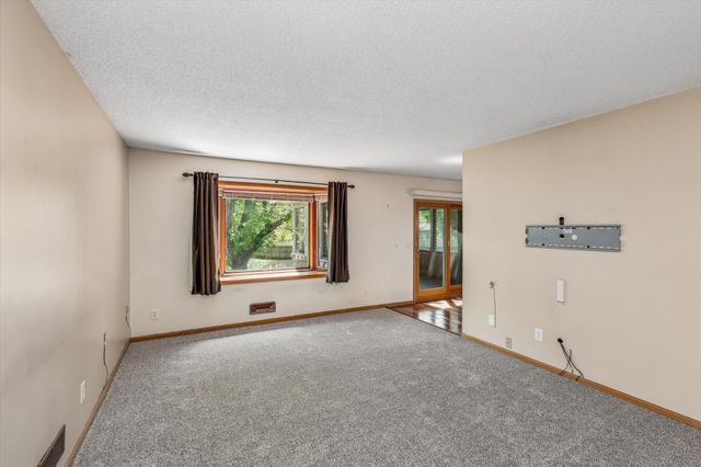 4746 141st Street W, Apple Valley, MN 55124