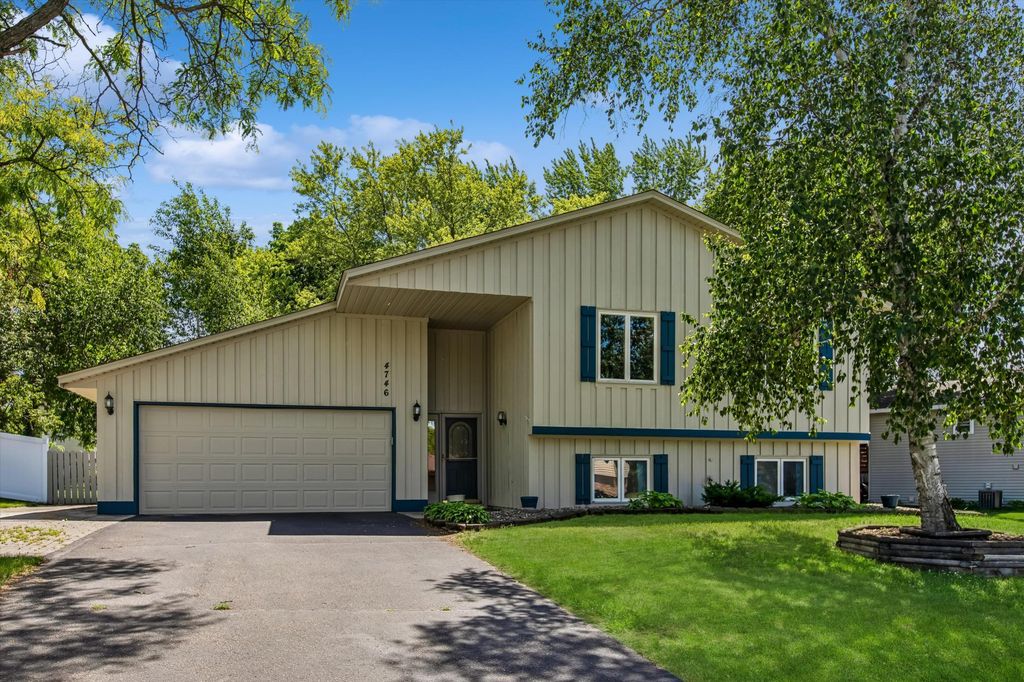 4746 141st Street W, Apple Valley, MN 55124