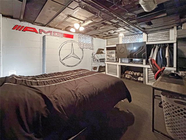 4027 NE 43rd Court, Des Moines, IA 50317