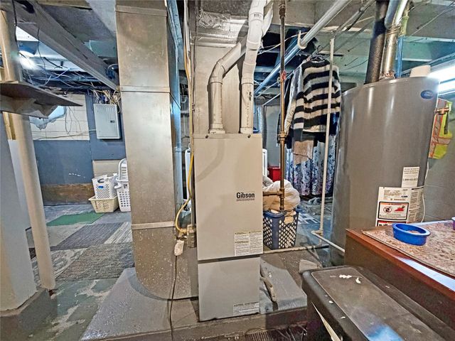 4027 NE 43rd Court, Des Moines, IA 50317