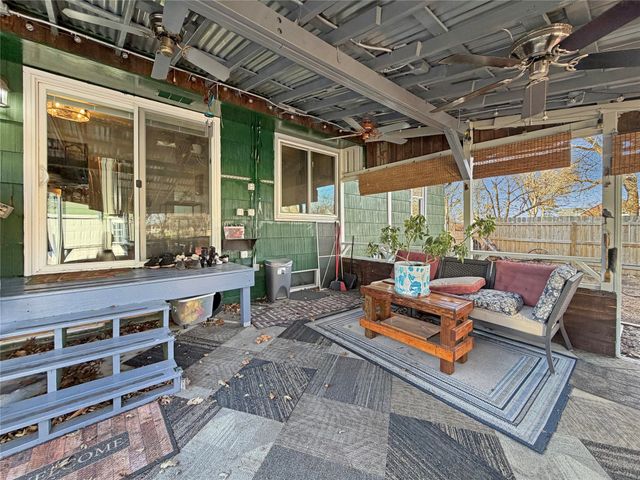 4027 NE 43rd Court, Des Moines, IA 50317