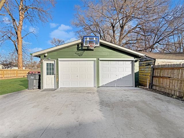 4027 NE 43rd Court, Des Moines, IA 50317