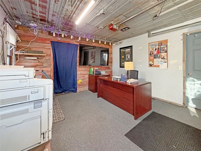 4027 NE 43rd Court, Des Moines, IA 50317