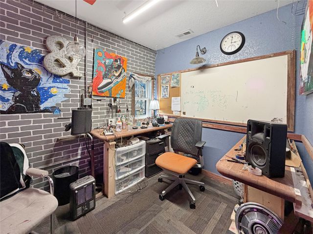 4027 NE 43rd Court, Des Moines, IA 50317