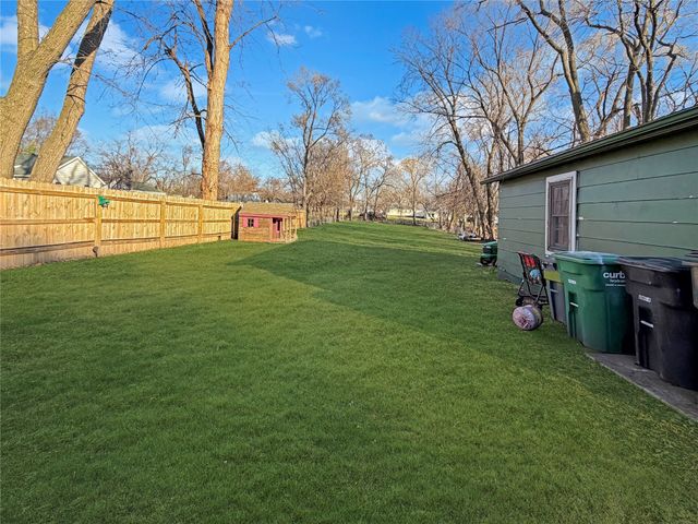 4027 NE 43rd Court, Des Moines, IA 50317