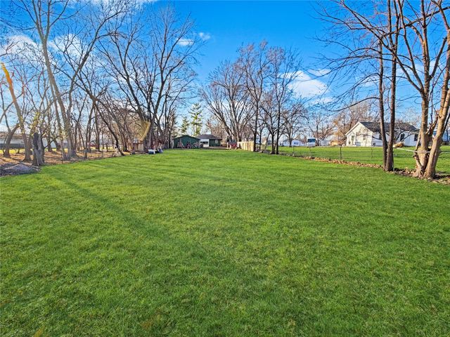 4027 NE 43rd Court, Des Moines, IA 50317