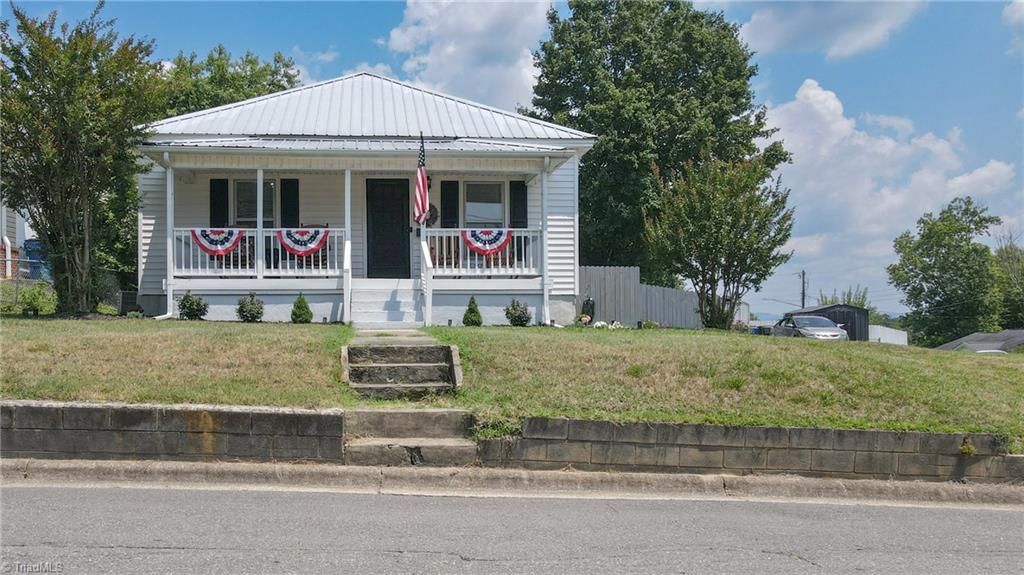 704 E Haymore Street, Mount Airy, NC 27030